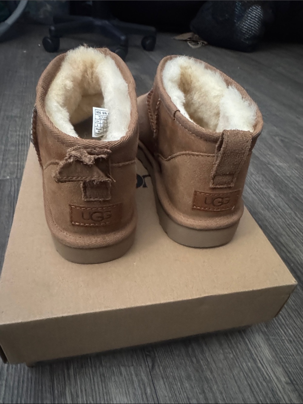 UGG Classic Ultra Mini Boots Chestnut – New With Box - Picture 7 of 10